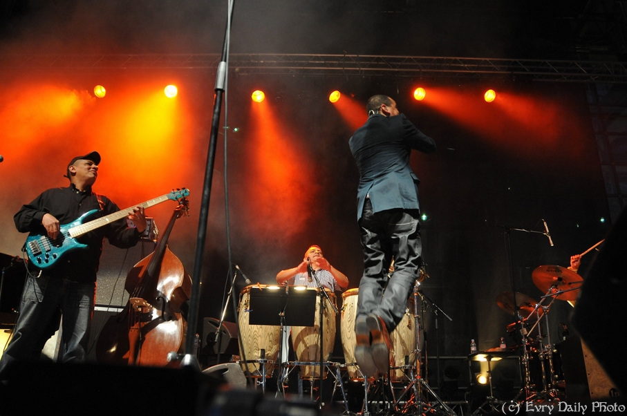 Evry Daily Photo - Fete de la Musique Evry 2010 - Yuri Buenaventura - large - 4735794397.jpg
